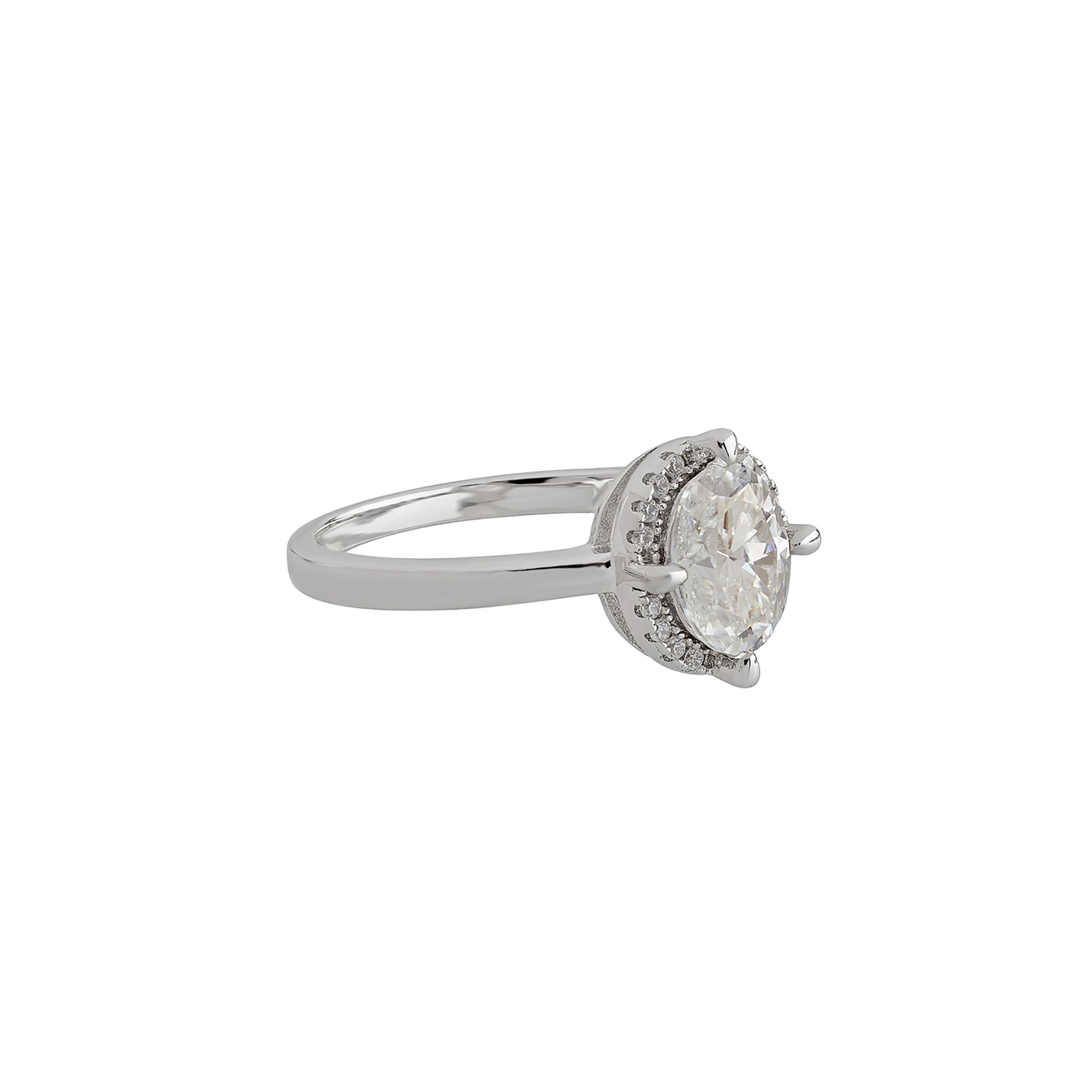 oval solitaire moissanite stone set
